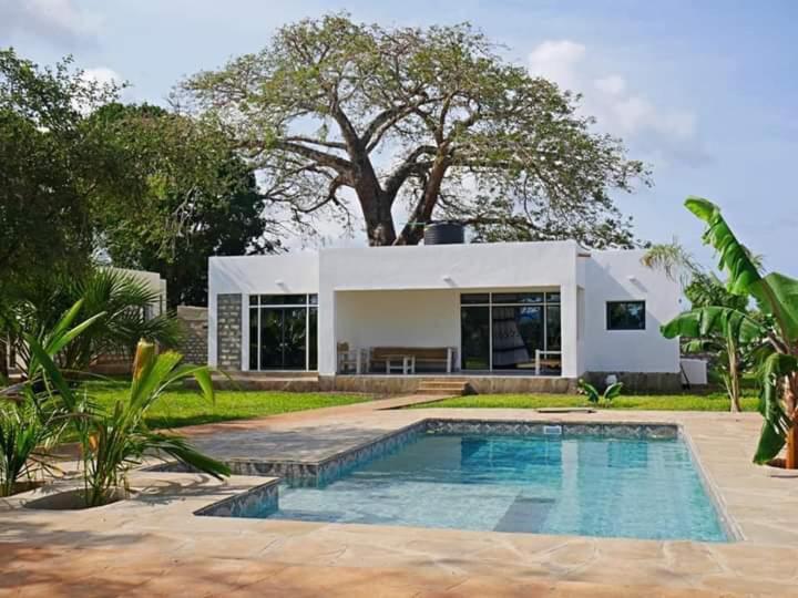 4 U Luxury Bungalows Diani Diani Beach Exterior foto