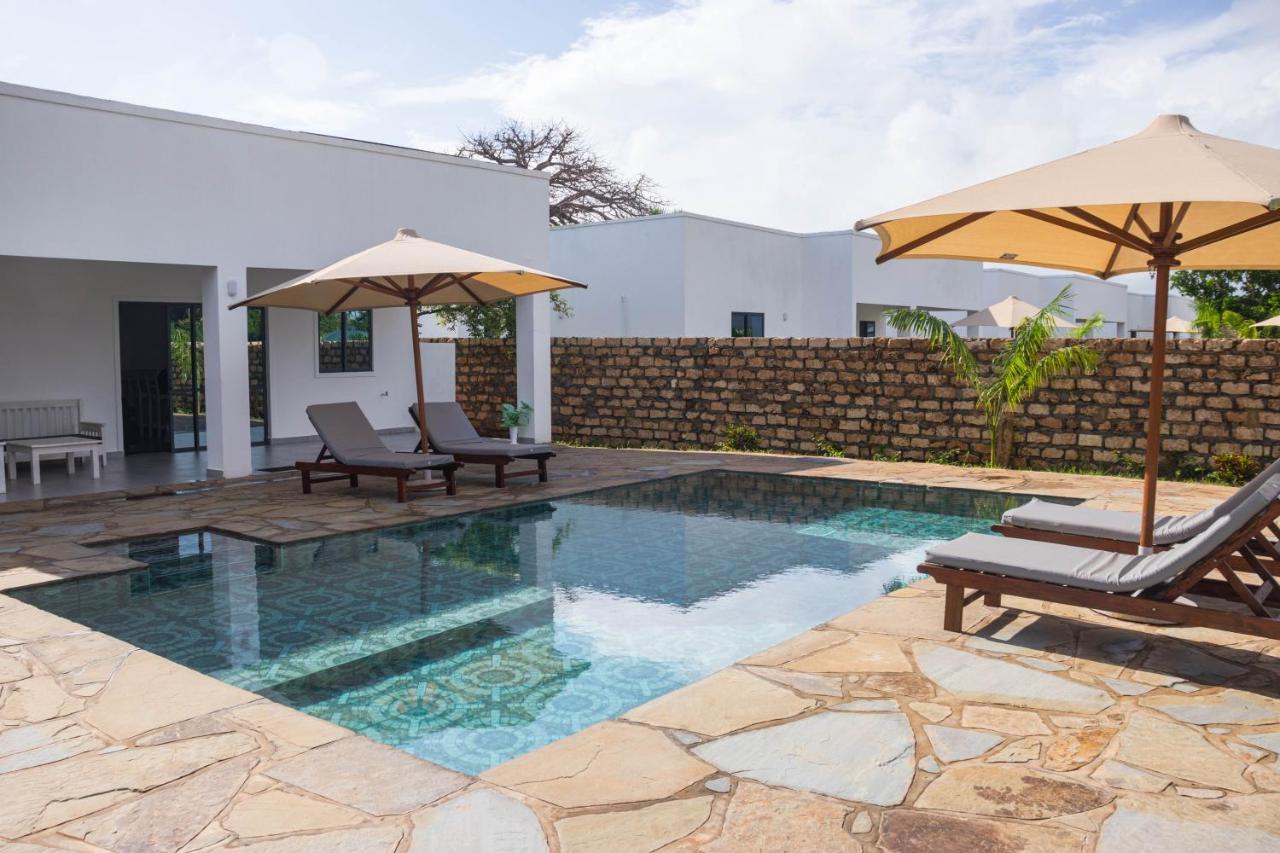 4 U Luxury Bungalows Diani Diani Beach Exterior foto