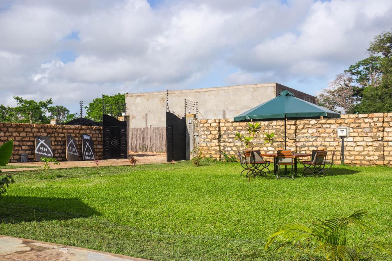 4 U Luxury Bungalows Diani Diani Beach Exterior foto
