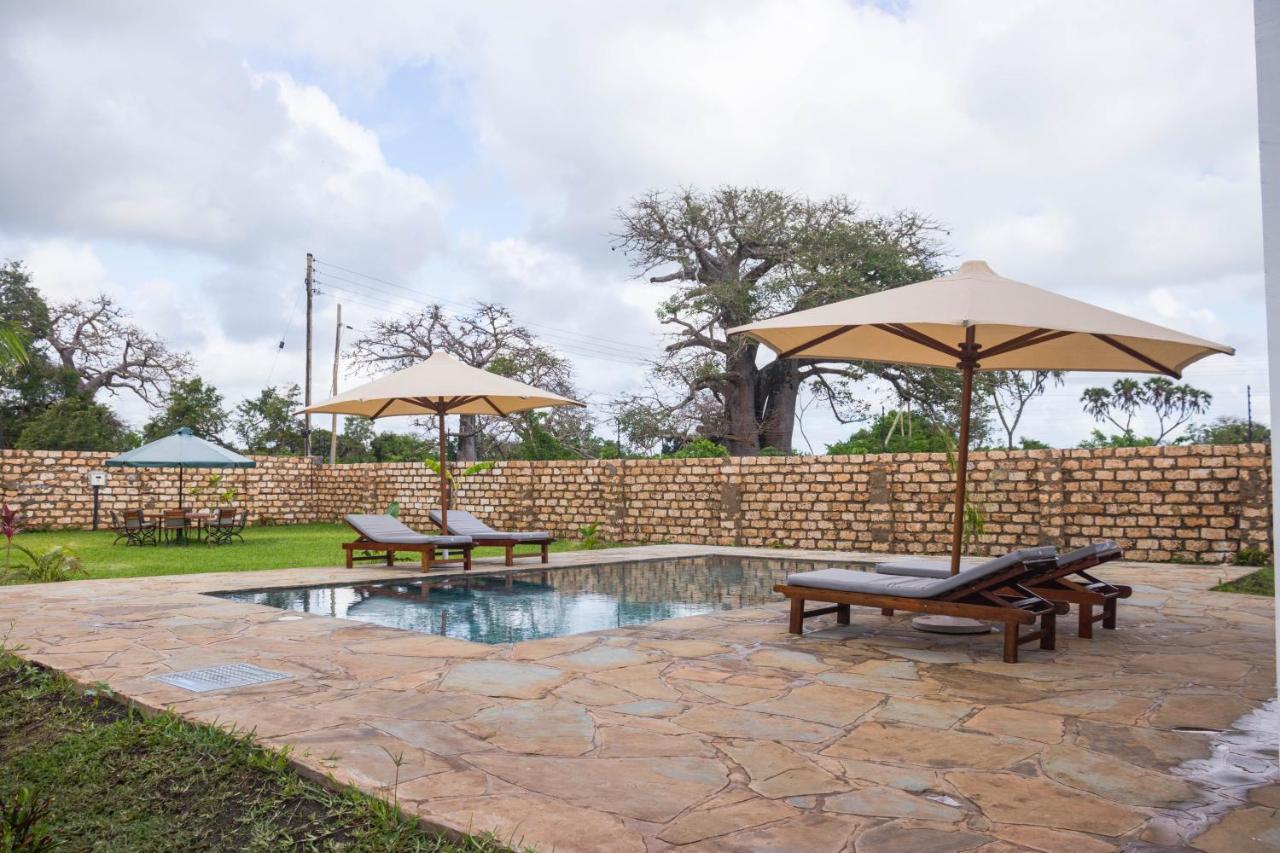 4 U Luxury Bungalows Diani Diani Beach Exterior foto